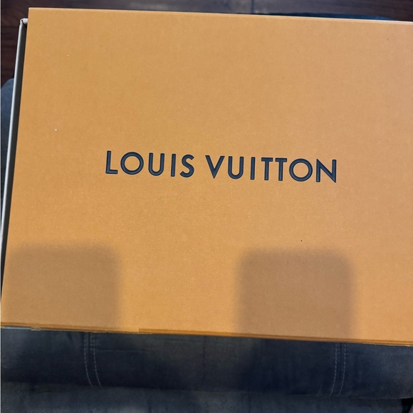 Authentic Louis Vuitton Frontrow Sneaker - Picture 9 of 10